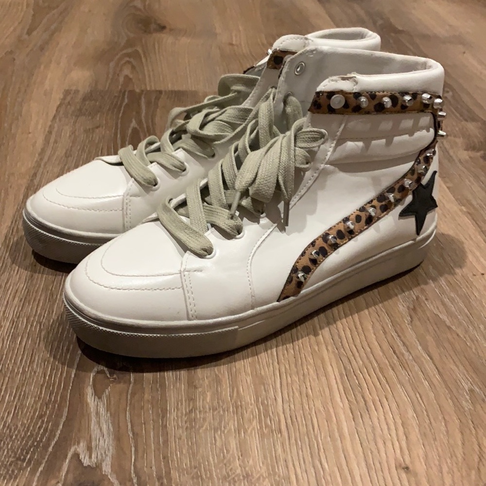 High top sneaks